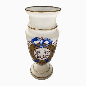 Louis XVI Vase aus Opalglas & Emaille, Ende 19. Jh.