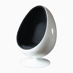 Schwedischer Ovalia Egg Stuhl