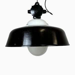 Lampada da soffitto industriale smaltata nera con copertura in vetro, anni '50