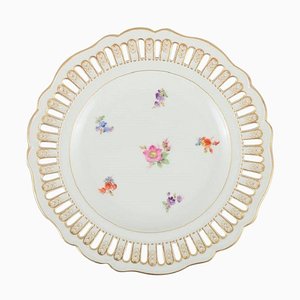 Piatto antico traforato in porcellana dipinto a mano con fiori di Meissen