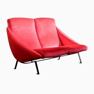 Magentarotes italienisches Samtsofa von Arflex, 1960er