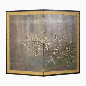Paravento giapponese a due pannelli in foglia d'argento del primo periodo Meiji, inizio XIX secolo