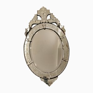 Espejo grande ovalado de cristal de Murano con grabado y decoración floral, años 30