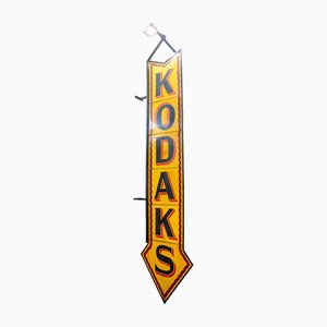 Cartel con la bandera de Kodaks grande de chapa esmaltada, años 30