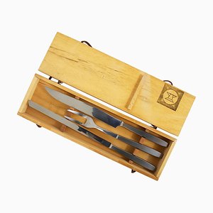 Cuchillos de trinchar Amboss 2050 y tenedor en caja atribuidos a Helmut Alder, Austria, años 50. Juego de 3
