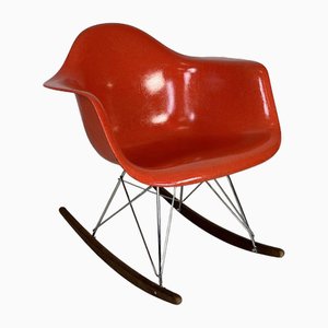 Sedia a dondolo rara color salmone di Herman Miller per Eames, anni '60