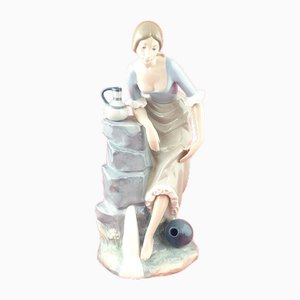 Statuetta Ragazza con brocche d'acqua di Antonio Ruiz, anni '90