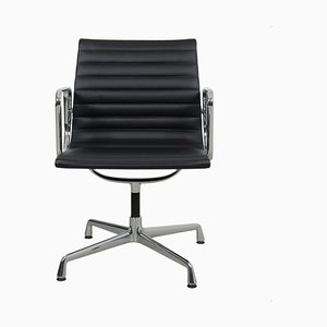 Ea-108 Stuhl aus schwarzem Leder & Chrom von Charles Eames für Vitra, 2008