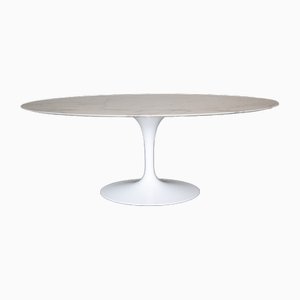 Table Tulip par Eero Saarinen
