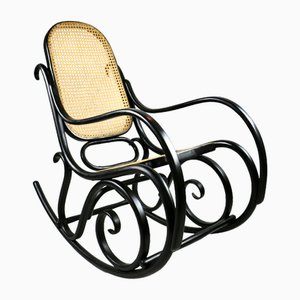 Rocking Chair Vintage Noire attribuée à Michael Thonet