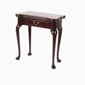 Mid-18th Century George II Fold-Over Tea Table with Cabriole Legs in Polished Mahogany