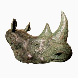 Escultura de pared Rhino Trophy Head de bronce con acabado pátina verde, 2021