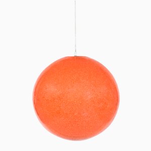 Lampada a sospensione sferica in resina arancione, Italia, anni '60