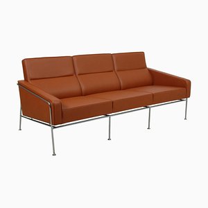 Model 3303 Airport 3-Seater Sofa in Anilin Leather by Arne Jacobsen