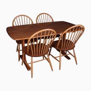 Mesa de comedor y cuatro sillas de Ercol