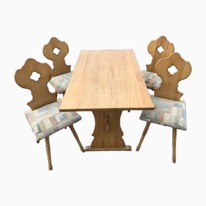 Mesa y sillas rústicas de madera natural. Juego de 5