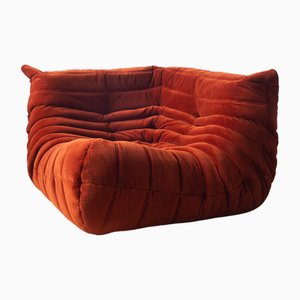 Silla esquinero Togo de pana en ámbar de Michel Ducaroy para Ligne Roset