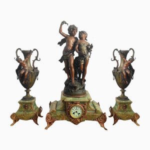 Sculptures Horloge Garniture de Cheminée en Base d'Onyx Vert, 19ème Siècle attribuées à Auguste Morteau, Set de 3