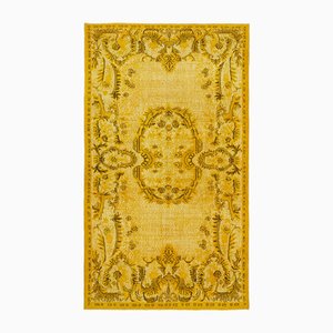 Tapis jaune surteint