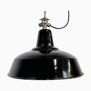 Industrielle Fabriklampe aus schwarzer Emaille mit Gusseisenplatte, 1950er