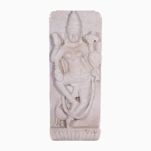 Escultura hindú hecha en losa de pared de mármol Dea Lakshmi