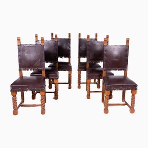Stuhl aus handgeschnitztem Holz