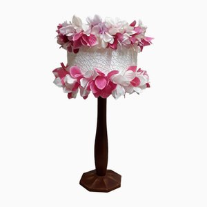 Lampada da tavolo Art Déco in legno di noce con paravento in tessuto con fiori colorati, anni '20