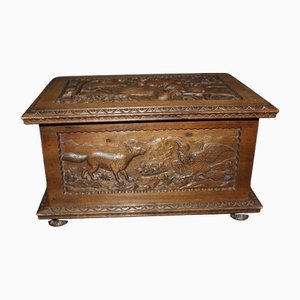 Box in Walnut with Animals Decoration