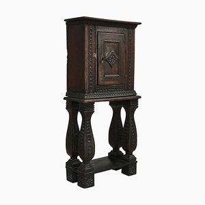 Mueble barroco de roble tallado teñido oscuro