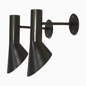 Lámparas de pared lacadas con visera de Arne Jacobsen para Louis Poulsen, 1957. Juego de 2