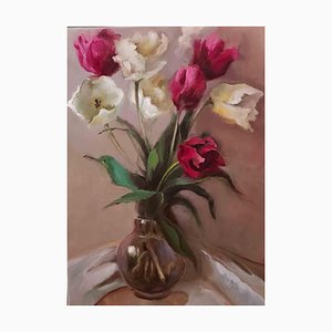 Elena Mardashova, Tulipanes en jarrón, 2020, óleo sobre lienzo