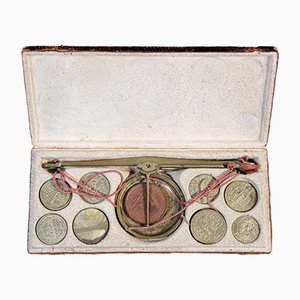 Balance avec des poids monétaires, Italie, années 1800