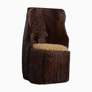 Schwedischer Handgeschnitzter Stump Chair mit Sitz aus Lammwolle, 1900er