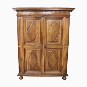 Armoire à Secret du 17ème Siècle en Noyer