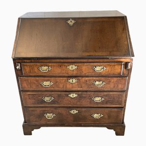 Bureau Antique George I Quality en Noyer Incrusté de Chevrons, 1730s