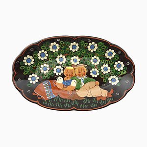 Assiette Murale Ovale avec Fleurs et Couple en Costume par Aebi Hasle + Trubsachen