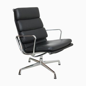 EA-215 Softpad Chair aus schwarzem Leder und Chrom von Charles Eames