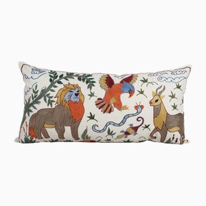 Housse de coussin Suzani faite à la main avec des motifs de cerf, de lion, d'oiseau et de serpent