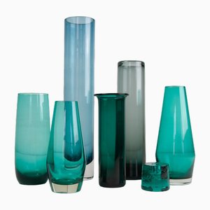 Jarrones escandinavos vintage modernos de vidrio verde, años 60. Juego de 7