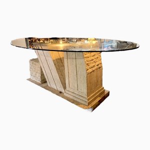 Mesa de comedor geométrica de estructura de madera y piedra falsa