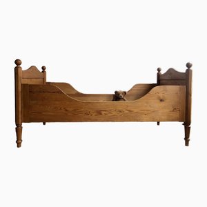 Vintage Sleigh-Shaped Bed in Pine