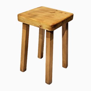 Taburete de madera de pino de Charlotte Perriand para Les Arcs