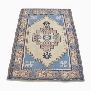 Kleiner türkischer handgefertigter dekorativer Teppich
