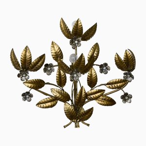Lámpara de pared de cuatro luces de hierro forjado y dorado, con hojas y flores