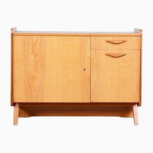 Kleiner tschechischer Mid-Century Schrank aus Eschenholz von Tatra Pravenec, 1950er