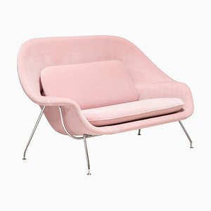 Womb Dusty Pink Sofa aus Samt von Eero Saarinen für Knoll, 2010er