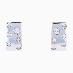 Aretes de oro blanco y diamantes modernos de 18 kt. Juego de 2