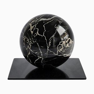Fermacarte in metallo con sfera in marmo Portoro fatto a mano di Fiam