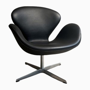 Swan Chair 3320 aus schwarzem Leder von Arne Jacobsen für Fritz Hansen, 1950er