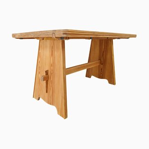 Mid-Century Sculptural Dining Table in Pine by Göran Malmvall, Sweden, 1950s